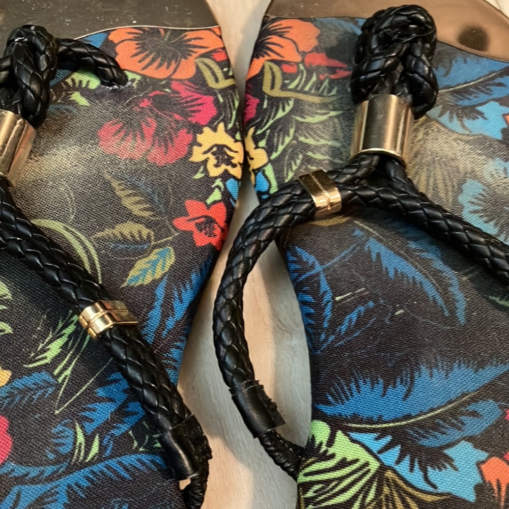 Mossimo Sandals - Picture 2 of 4